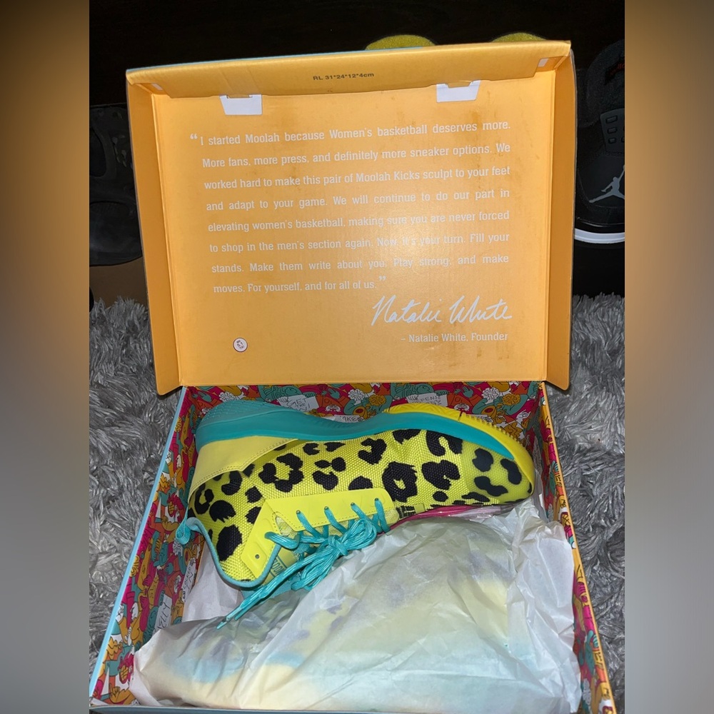 Size 10 moolah phantom 1 Womens basketball shoes
